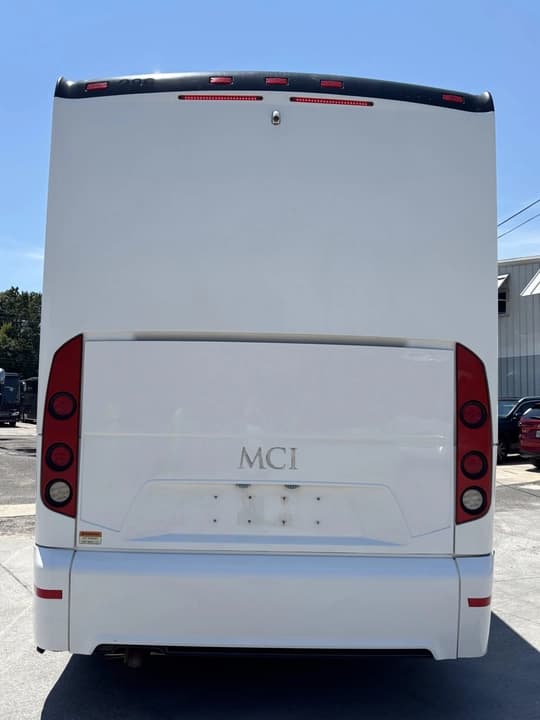 2016 MCI J4500 Coach Bus - Image 10