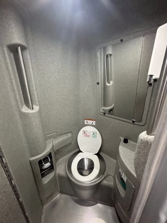 2016 MCI J4500 Coach Bus - Image 14