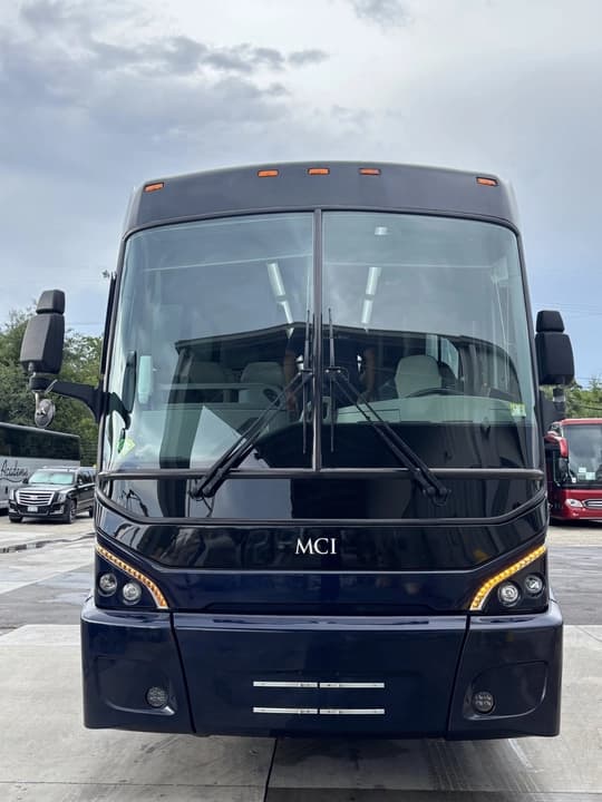 2016 MCI J4500 Coach Bus - Image 3