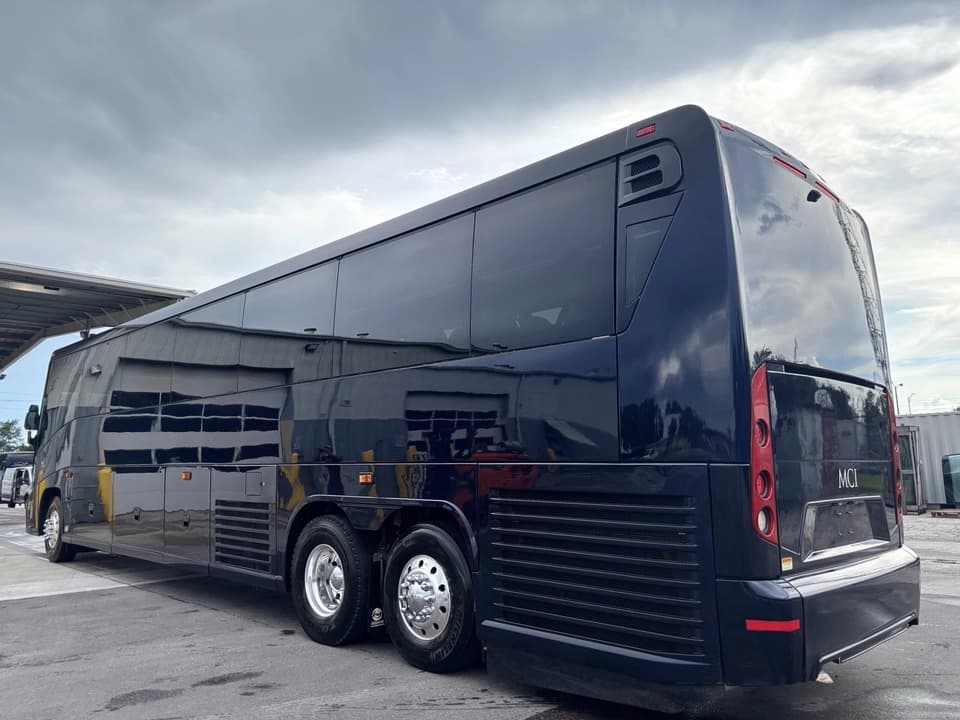2016 MCI J4500 Coach Bus - Image 6