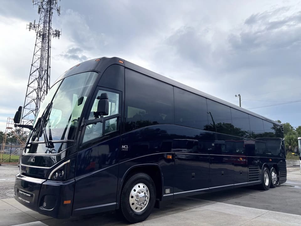 2016 MCI J4500 Coach Bus - Image 7