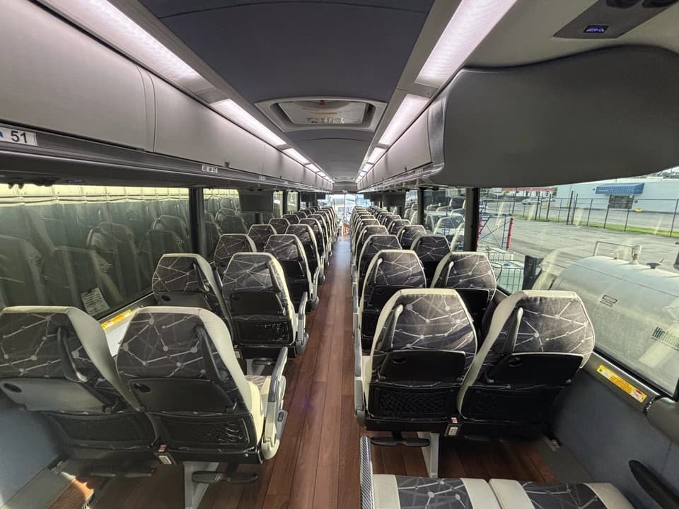 2016 MCI J4500 Coach Bus - Image 10