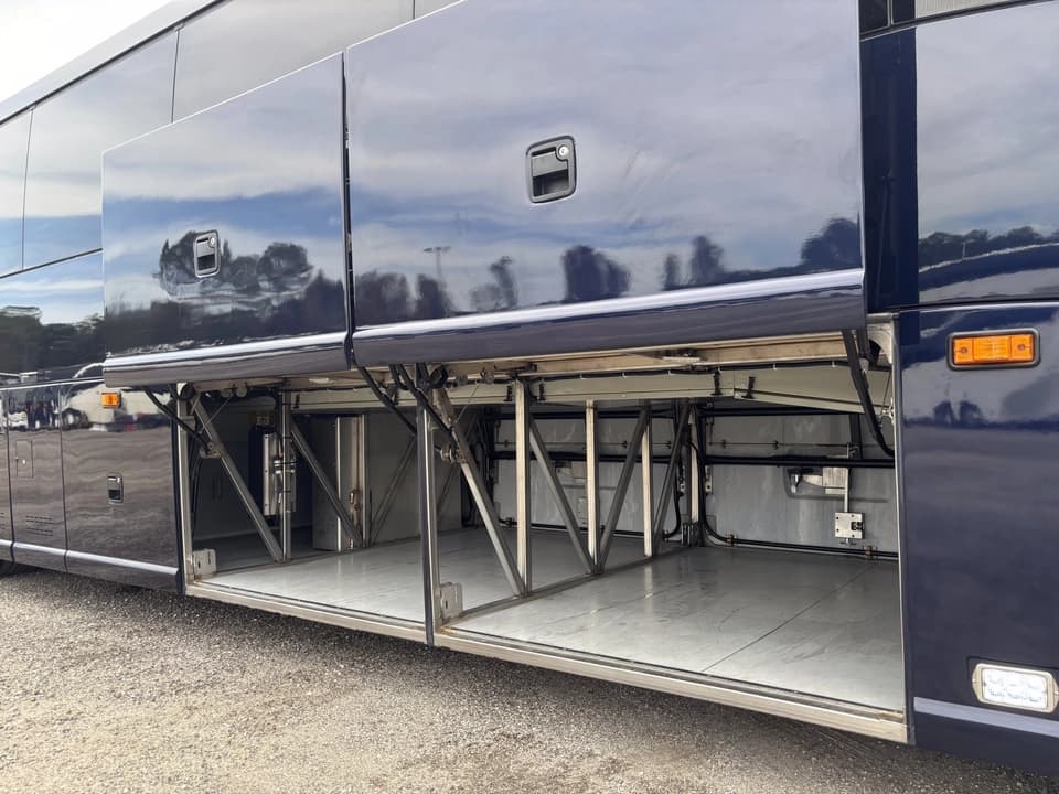 2016 MCI J4500 Coach Bus - Image 16