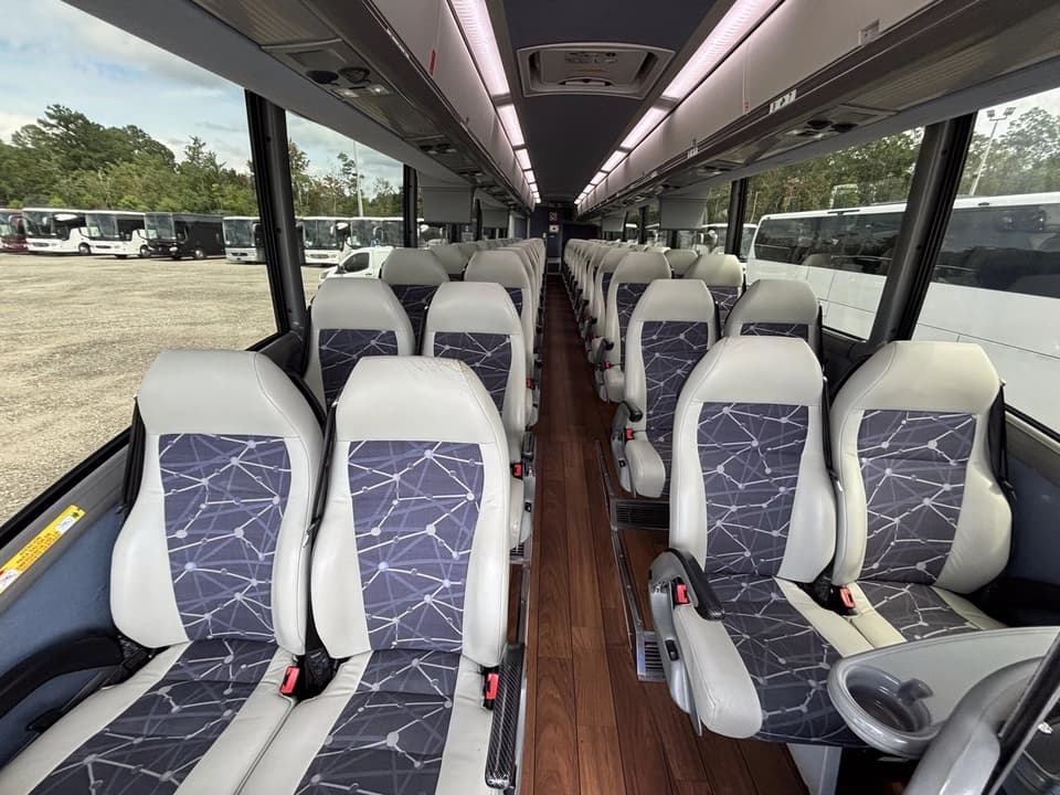 2016 MCI J4500 Coach Bus - Image 6