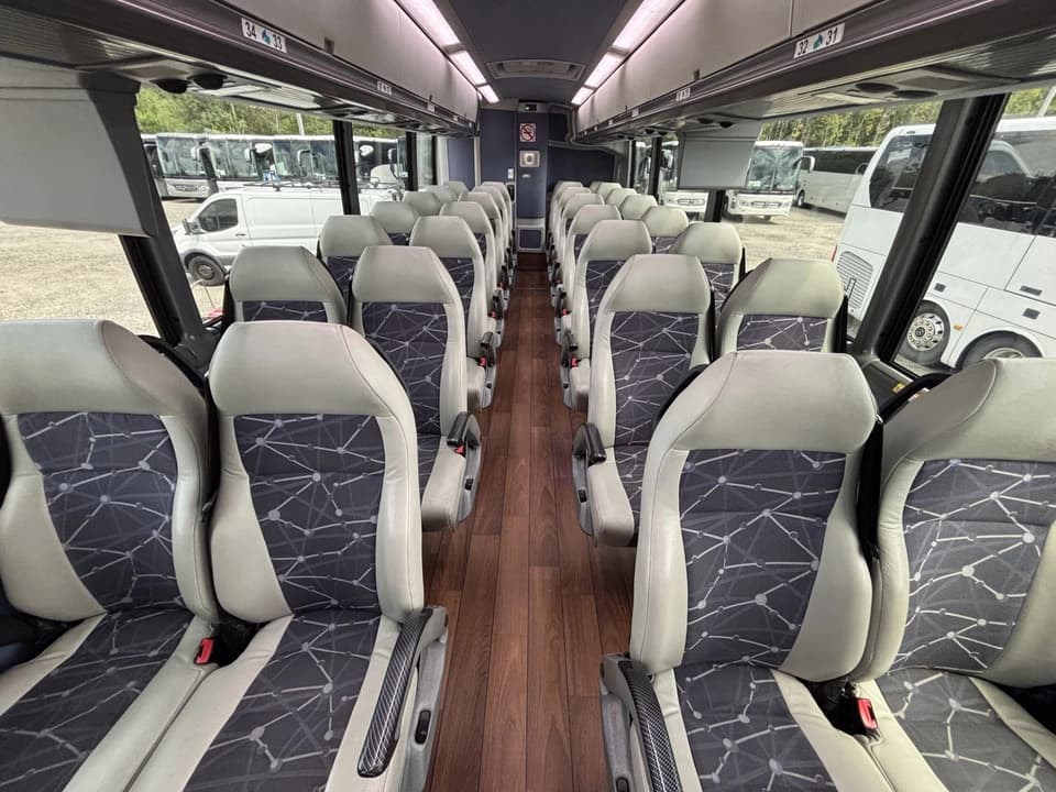 2016 MCI J4500 Coach Bus - Image 7