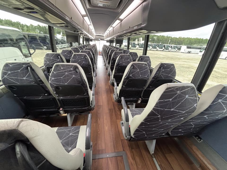 2016 MCI J4500 Coach Bus - Image 8