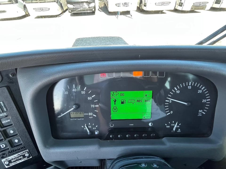 2013 Van Hool C2045 Coach Bus - Image 4