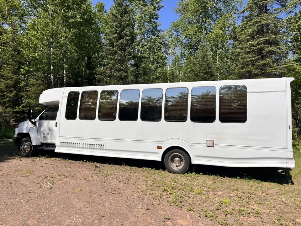 2009 Chevrolet Shuttlebus Mini Buses/Shuttles - Image 4