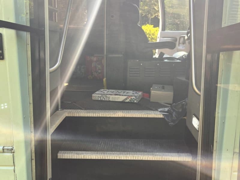 2009 Chevrolet Shuttlebus Mini Buses/Shuttles - Image 8