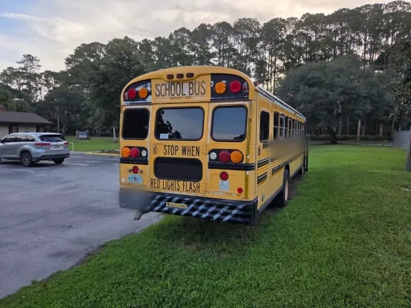 2001 International IC School Bus - Image 2