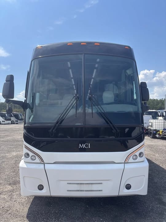 2016 MCI J4500 Coach Bus - Image 3