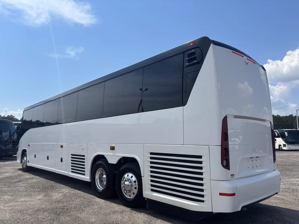 2016 MCI J4500 Coach Bus - Image 4