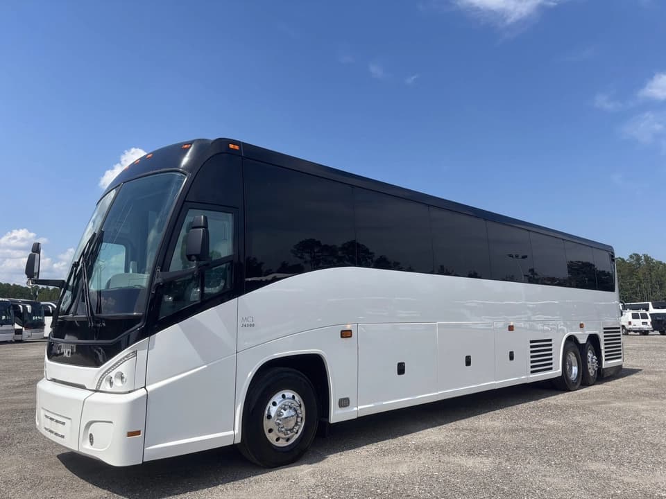2016 MCI J4500 Coach Bus - Image 5