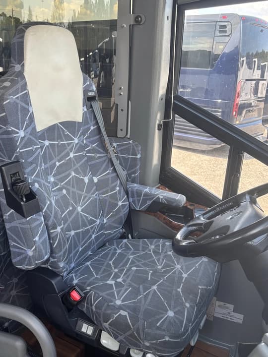 2016 MCI J4500 Coach Bus - Image 10