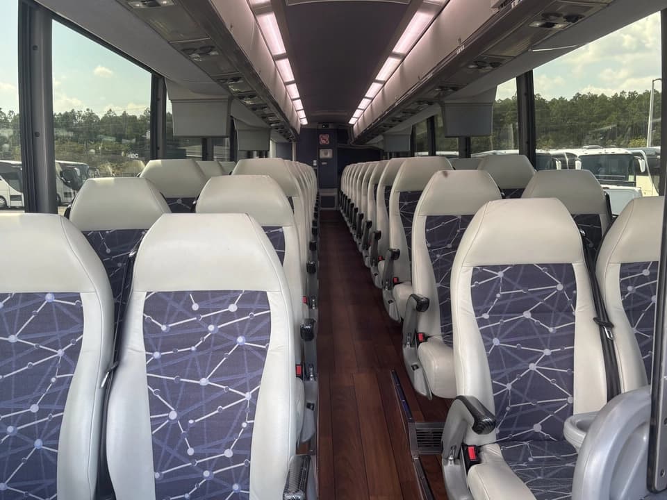 2016 MCI J4500 Coach Bus - Image 12