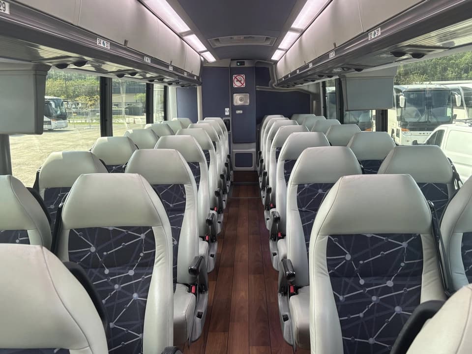 2016 MCI J4500 Coach Bus - Image 13