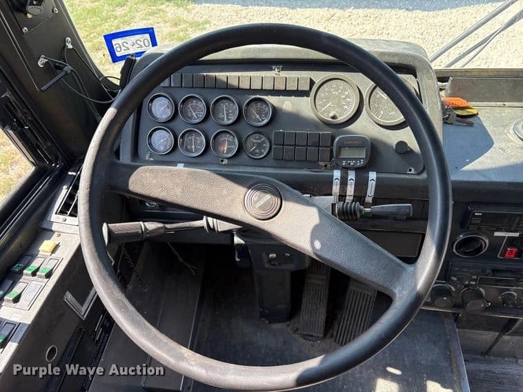 1996 Prevost Xl Coach coach bus Coach - Image 32