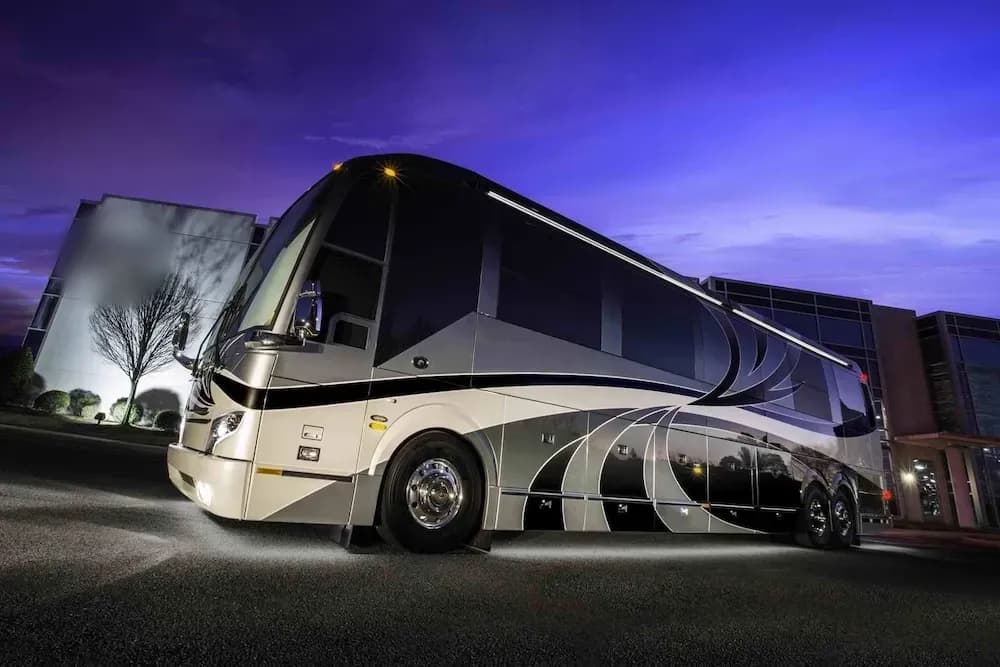 2016 Prevost Featherlite H3-45 bus