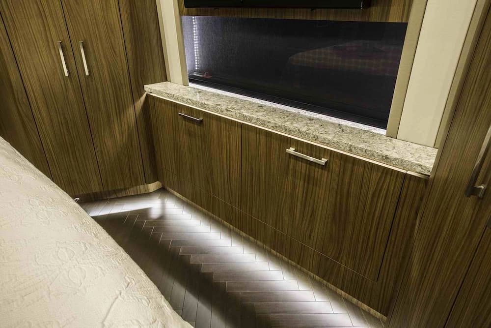 2016 Prevost Featherlite H3-45 Motorcoach - Image 14