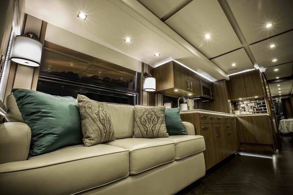 2016 Prevost Featherlite H3-45 Motorcoach - Image 6