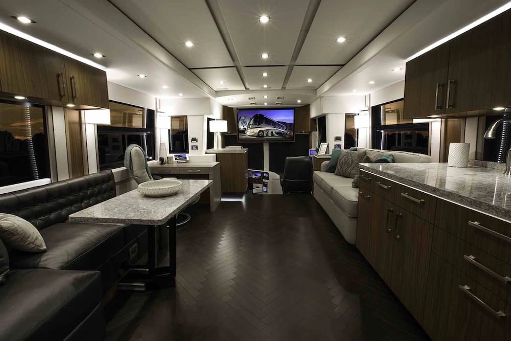 2016 Prevost Featherlite H3-45 Motorcoach - Image 8