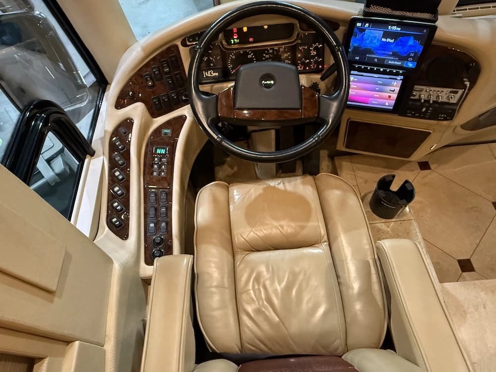 2008 Prevost Millennium H3-45 Motorcoach - Image 12