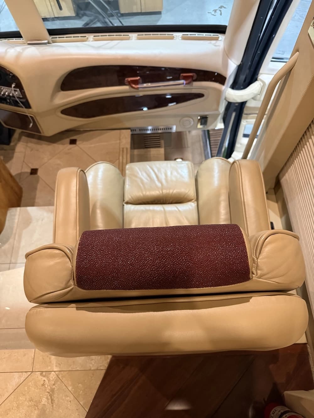 2008 Prevost Millennium H3-45 Motorcoach - Image 15