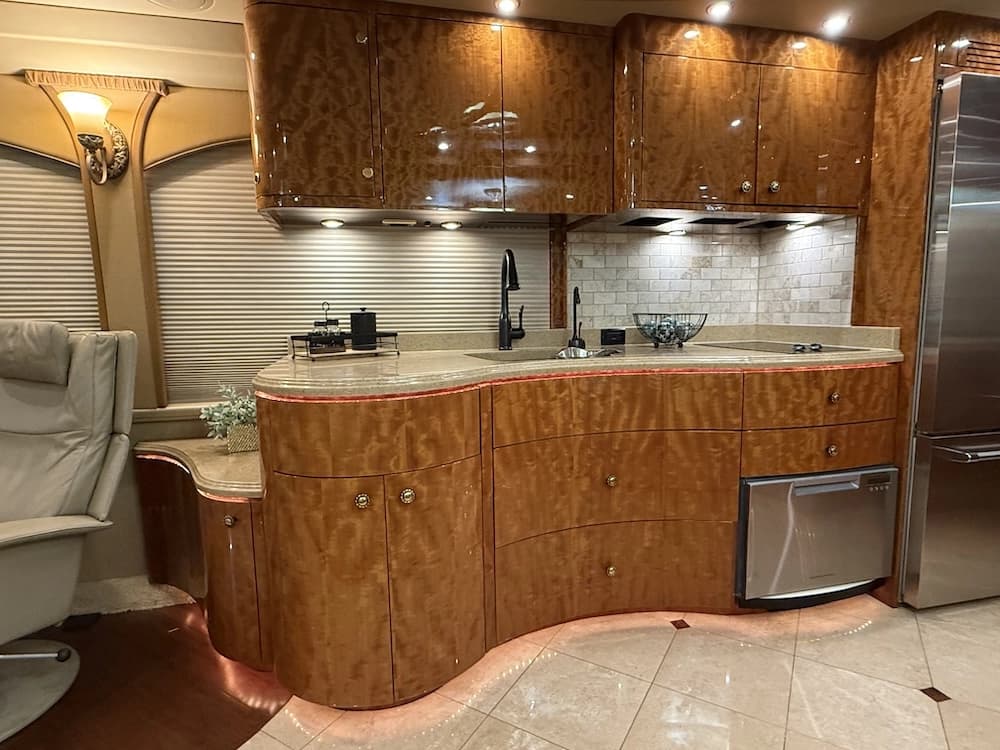2008 Prevost Millennium H3-45 Motorcoach - Image 17