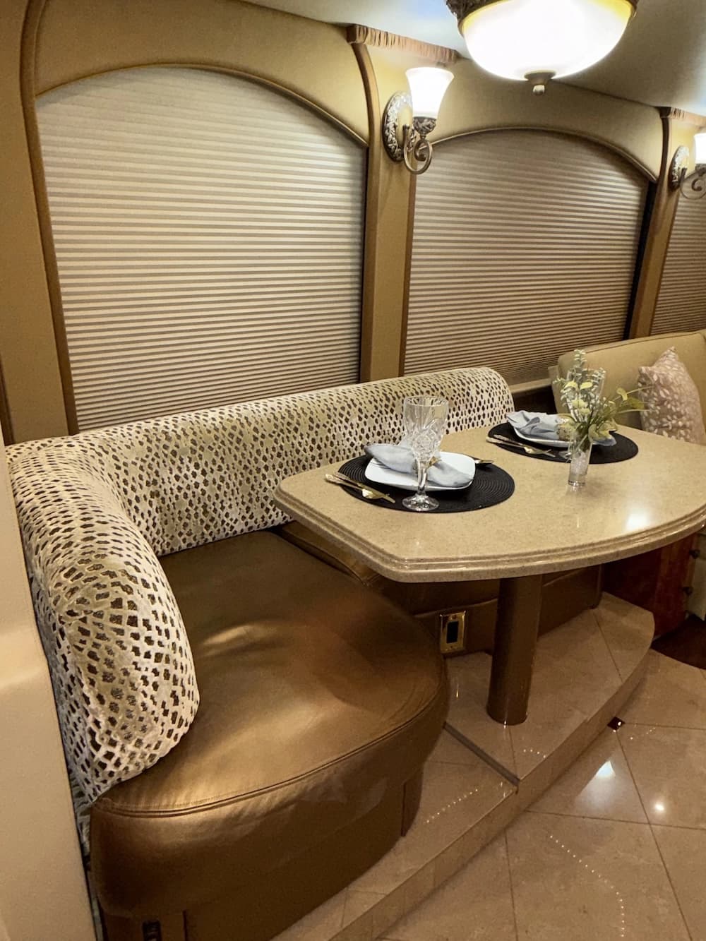2008 Prevost Millennium H3-45 Motorcoach - Image 18