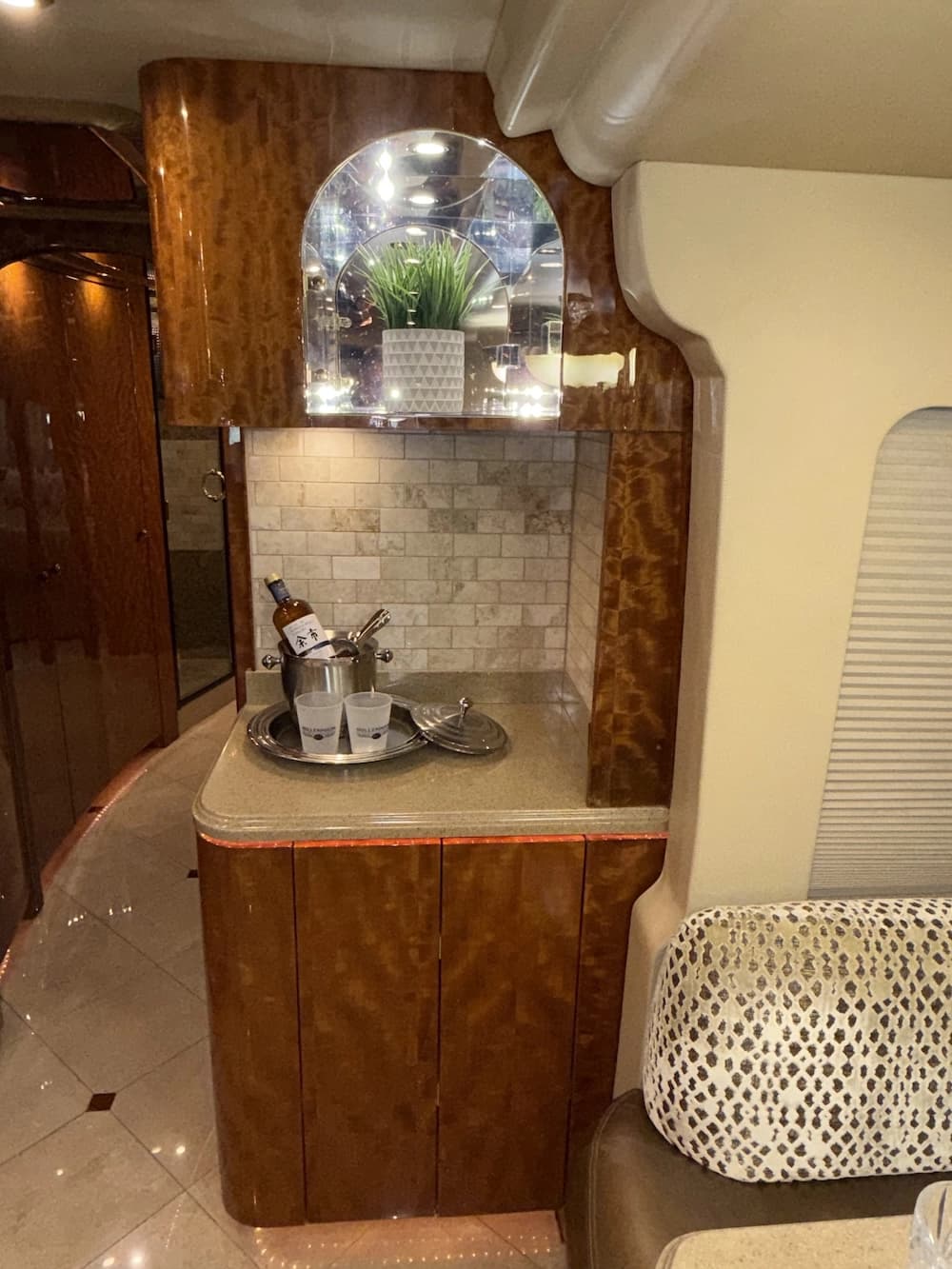 2008 Prevost Millennium H3-45 Motorcoach - Image 19