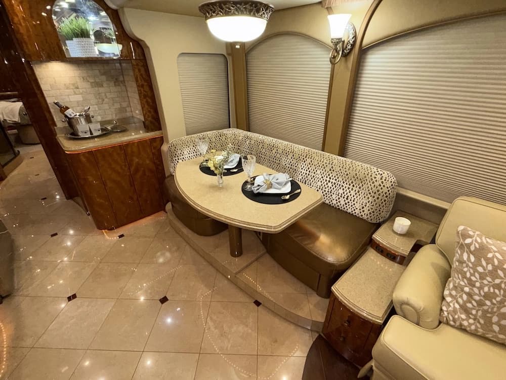 2008 Prevost Millennium H3-45 Motorcoach - Image 20