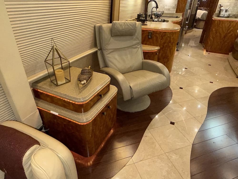2008 Prevost Millennium H3-45 Motorcoach - Image 23