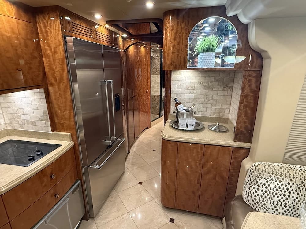 2008 Prevost Millennium H3-45 Motorcoach - Image 24