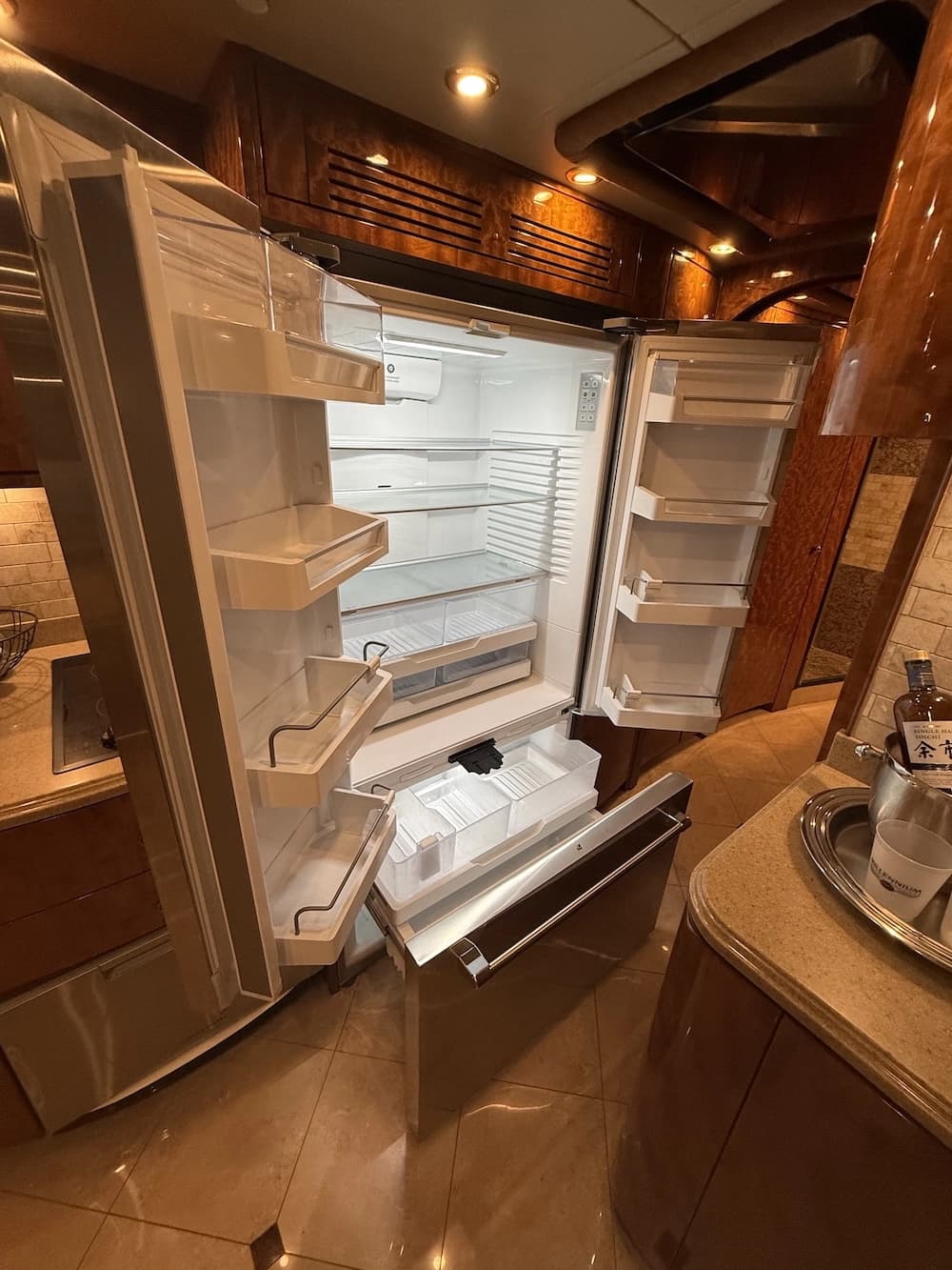 2008 Prevost Millennium H3-45 Motorcoach - Image 25
