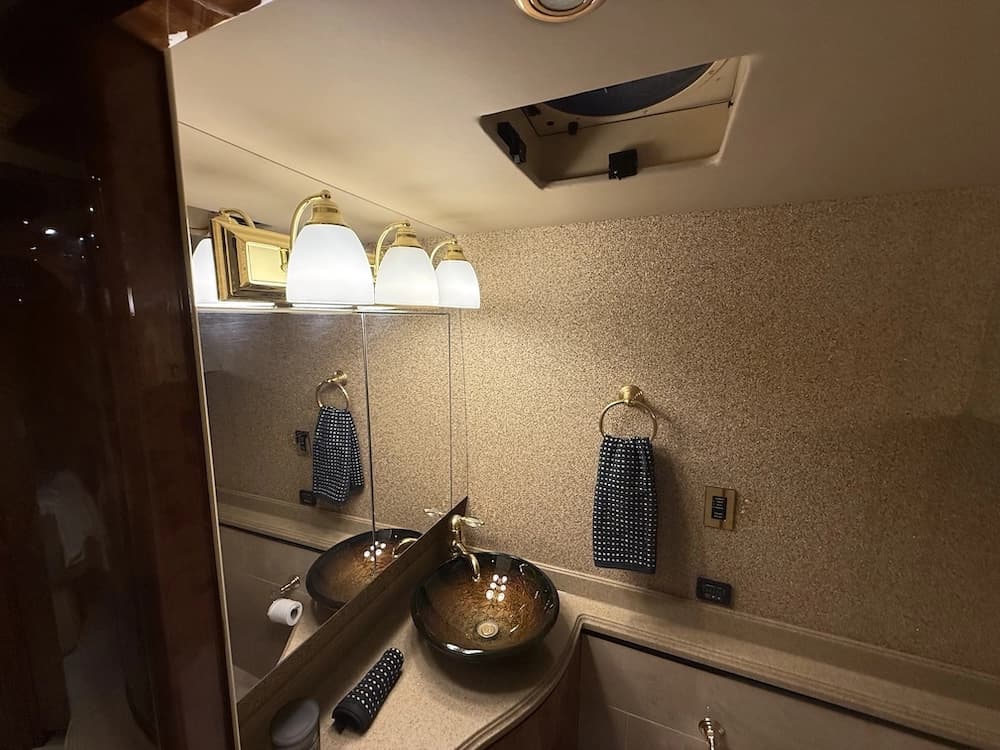 2008 Prevost Millennium H3-45 Motorcoach - Image 29