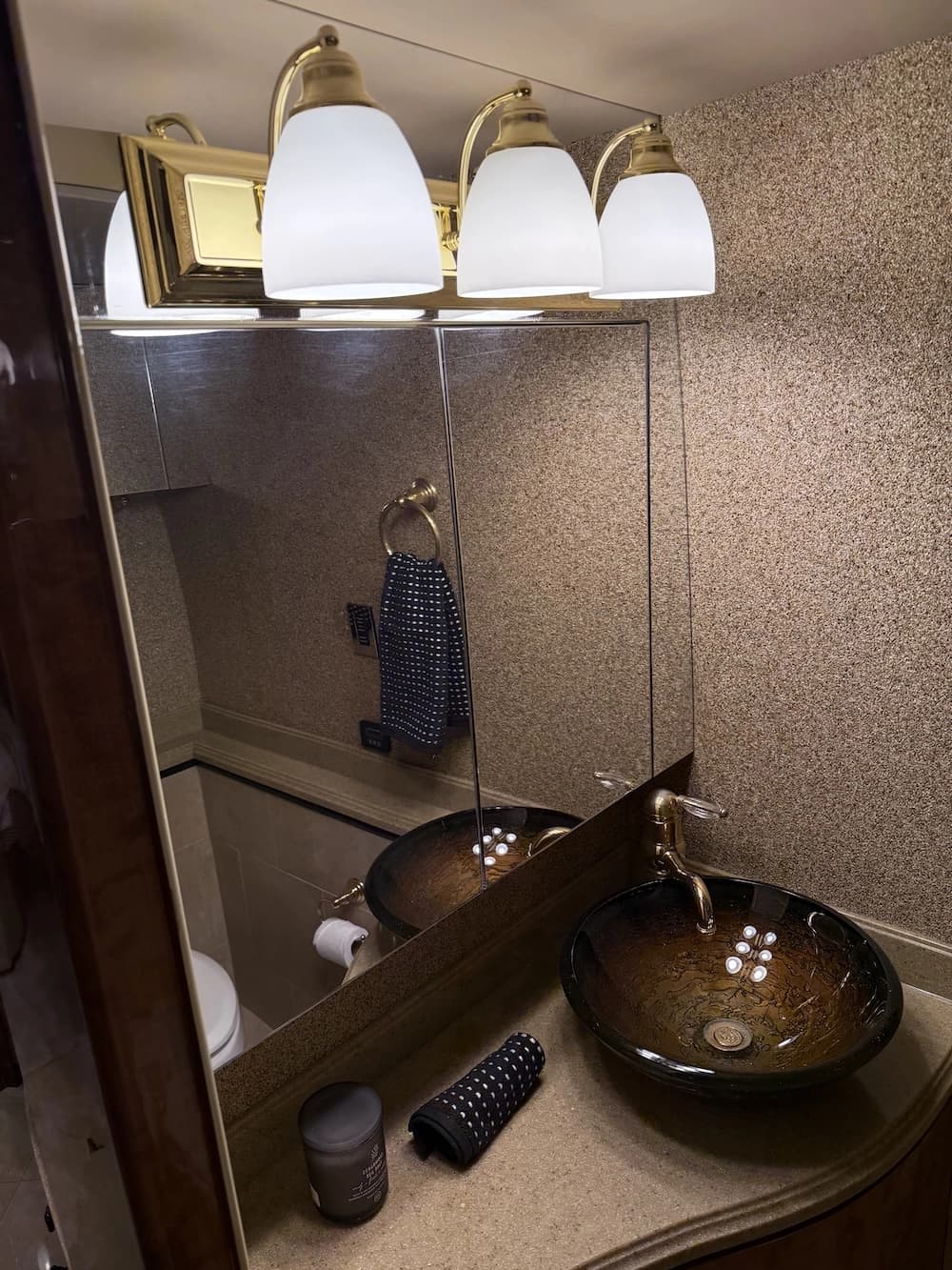 2008 Prevost Millennium H3-45 Motorcoach - Image 30