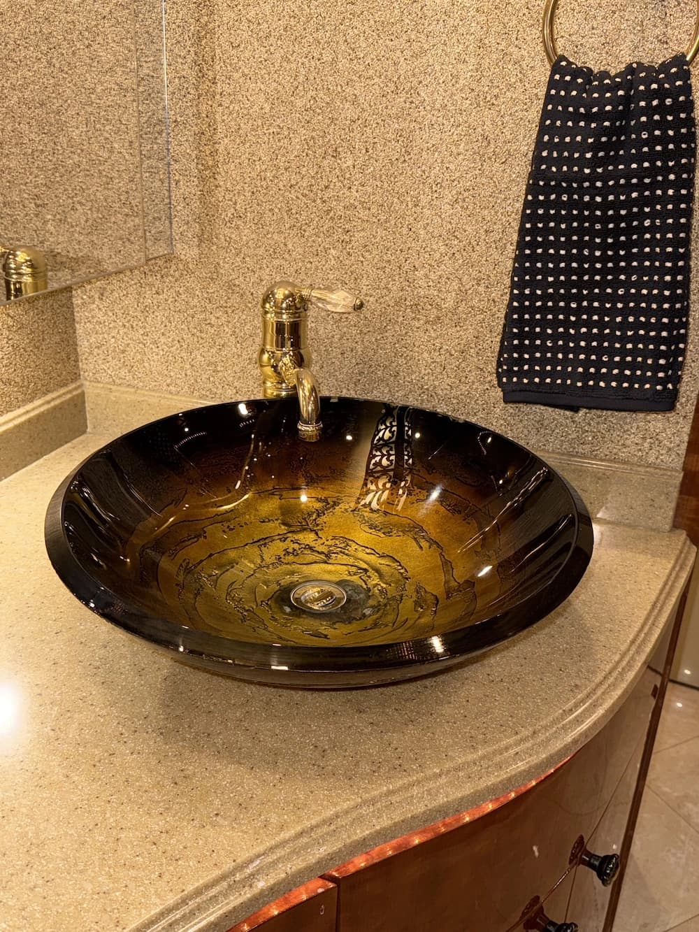 2008 Prevost Millennium H3-45 Motorcoach - Image 31