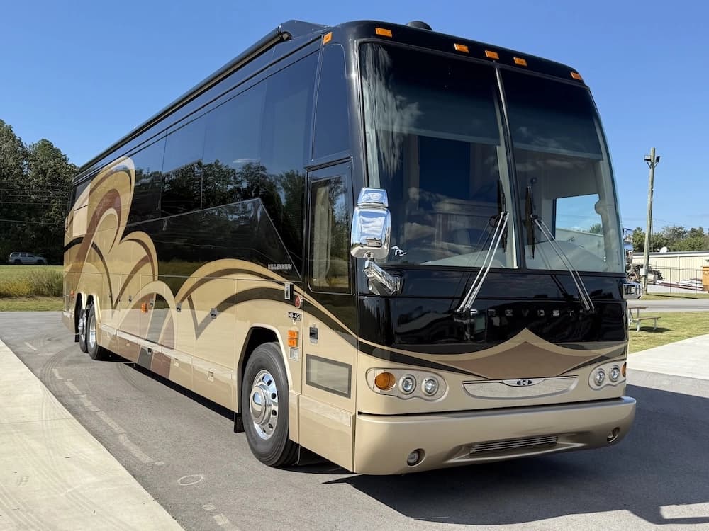 2008 Prevost Millennium H3-45 bus