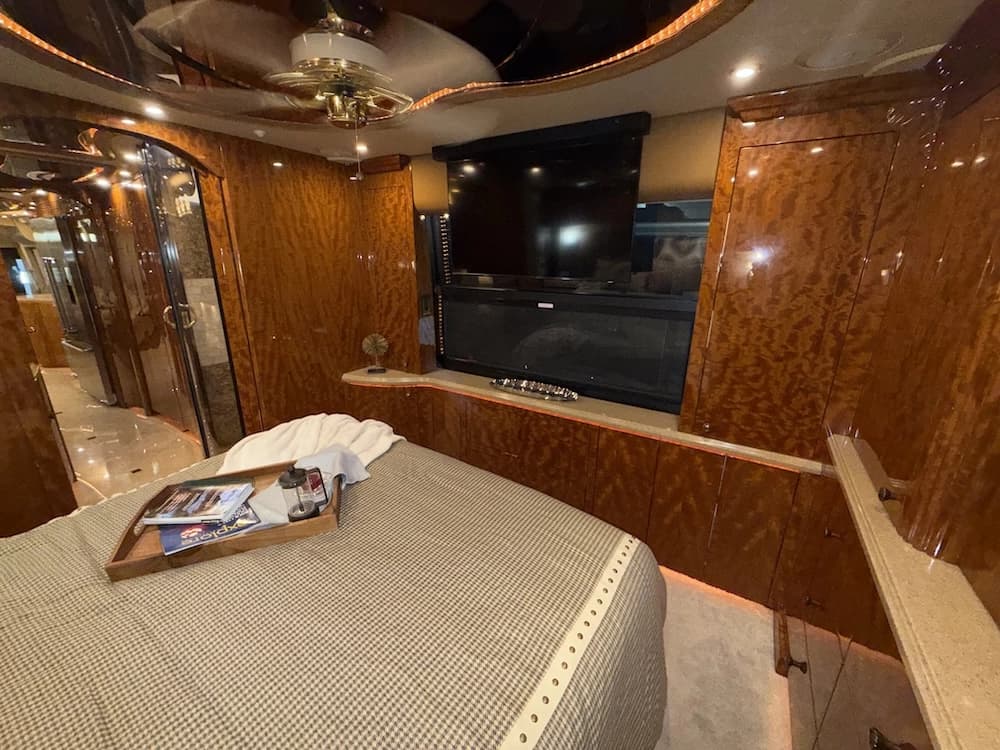 2008 Prevost Millennium H3-45 Motorcoach - Image 41