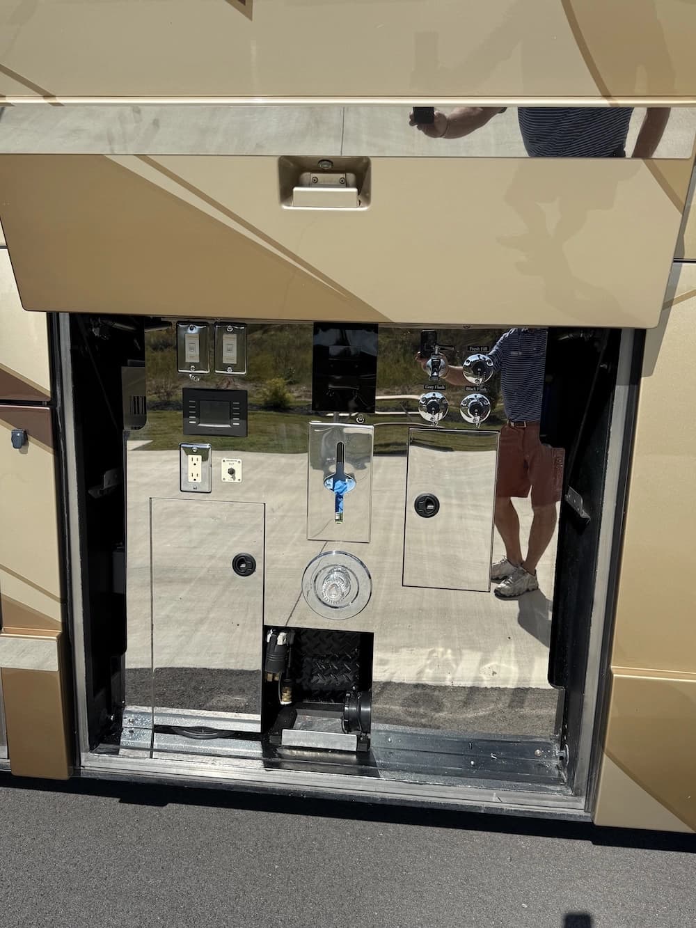 2008 Prevost Millennium H3-45 Motorcoach - Image 44