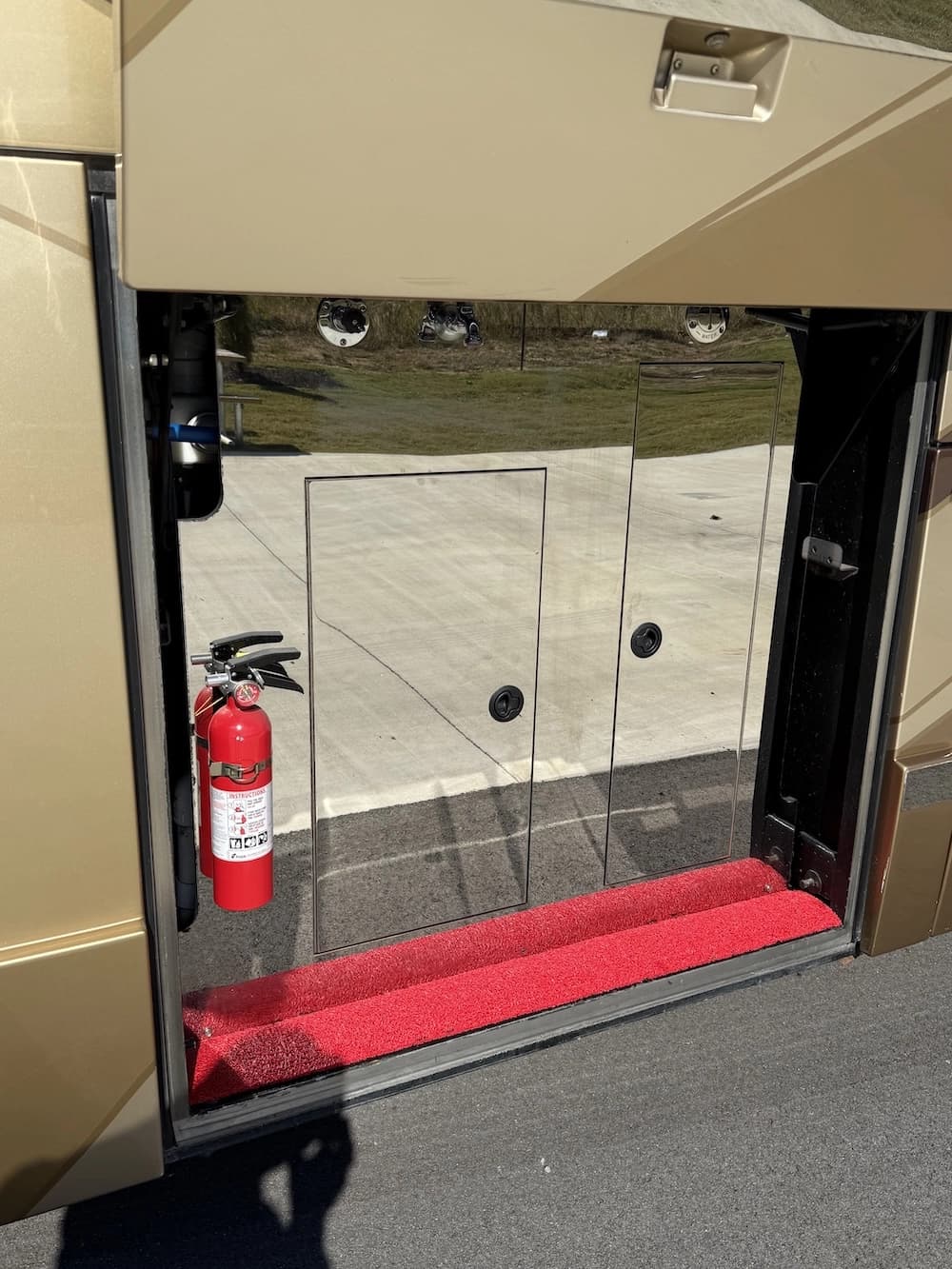 2008 Prevost Millennium H3-45 Motorcoach - Image 46