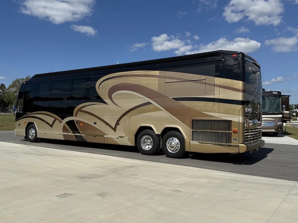 2008 Prevost Millennium H3-45 Motorcoach - Image 6