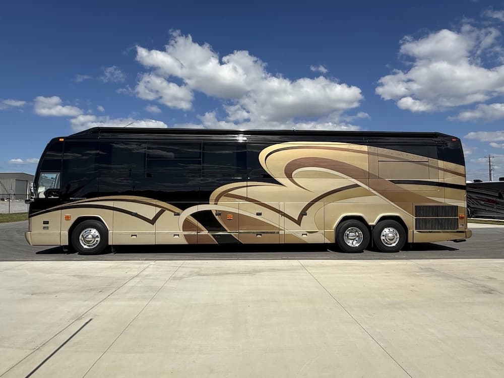 2008 Prevost Millennium H3-45 Motorcoach - Image 8