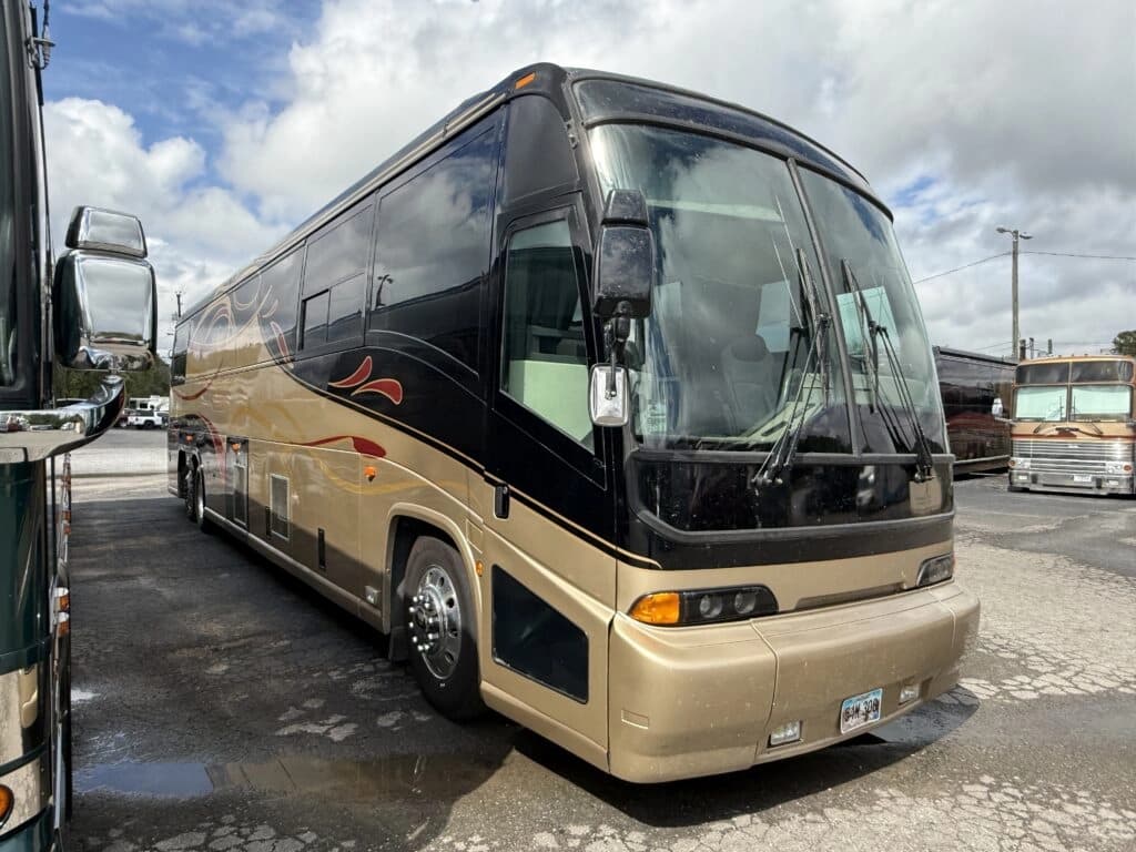 1999 MCI E-4500 bus