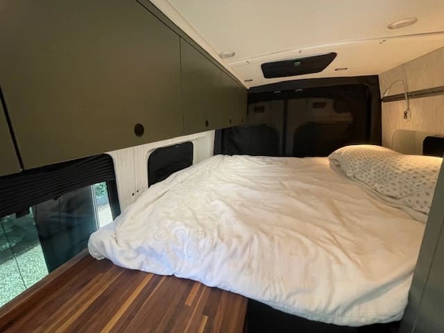 2021 Mercedes Benz Sprinter 4X4 Sprinter Van - Image 11