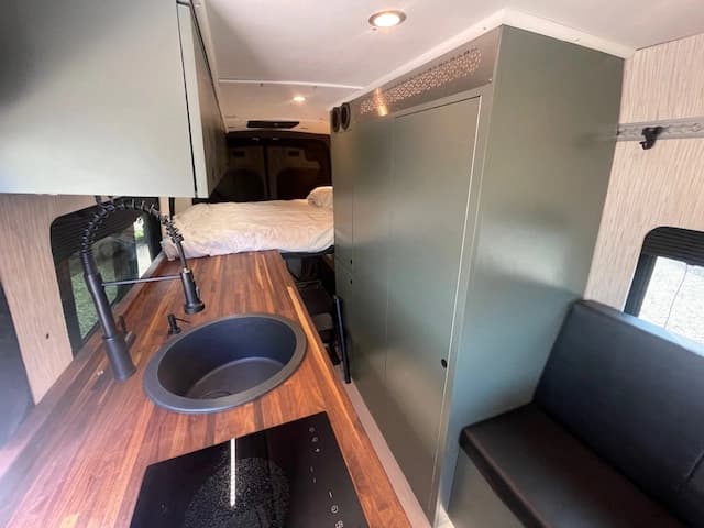 2021 Mercedes Benz Sprinter 4X4 Sprinter Van - Image 9