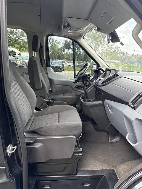 2015 Ford Transit XLT Passenger Van - Image 11