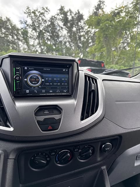 2015 Ford Transit XLT Passenger Van - Image 4