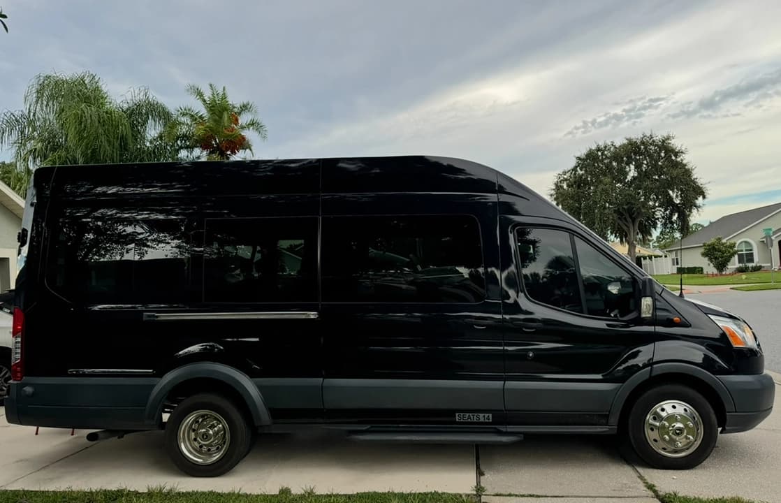 2015 Ford Transit XLT Passenger Van - Image 8