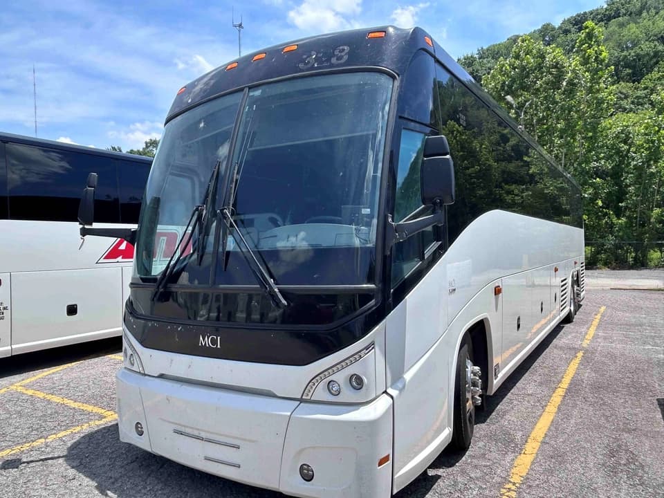 2017 MCI J4500 bus